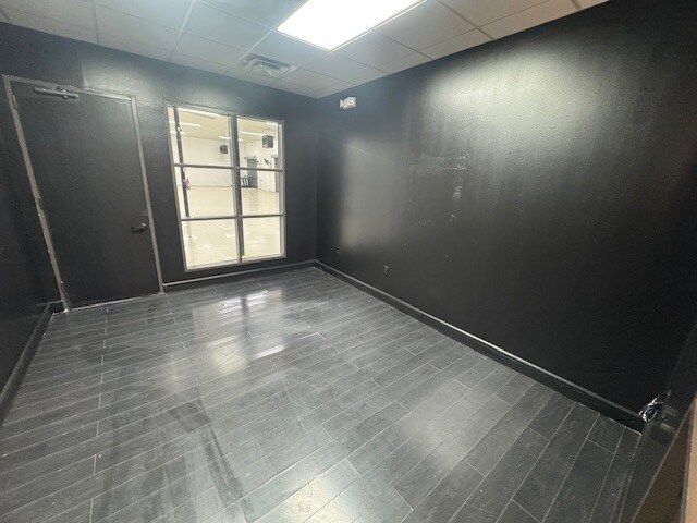 More Photos Of 5900 Schumacher Ln, Houston Auto Repair For Lease