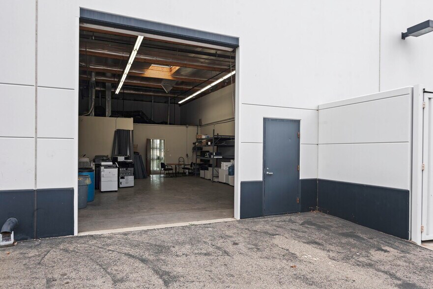 More Photos Of 2101 S Rose Ave, Oxnard Warehouse For Sale