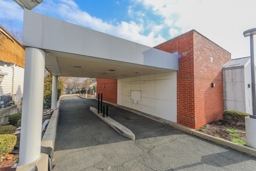 More Photos Of 1610 Main Ave, Clifton Bank For Sale