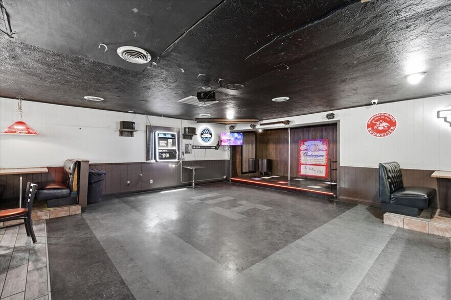 More Photos Of 1131 Cradduck Rd, Ada Bar For Sale