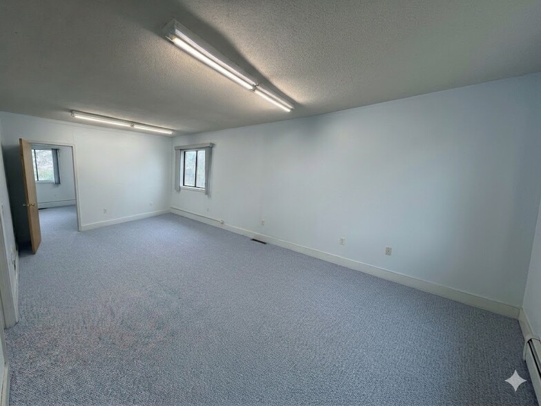 More Photos Of 14 Minnesota Ave, Warwick Office For Sale