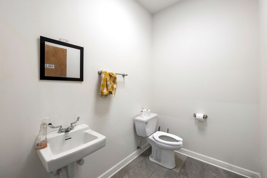 More Photos Of 2327 N Milwaukee Ave, Chicago General Retail For Lease