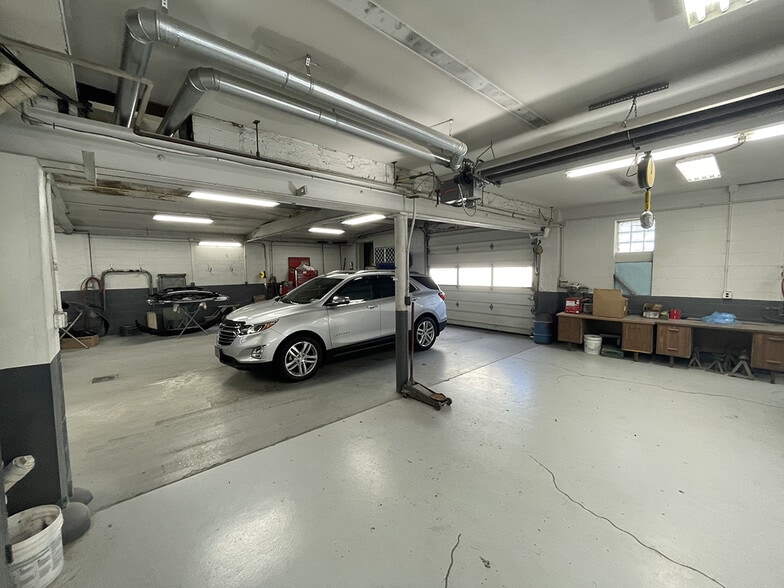 More Photos Of 18 N 27th St, Harrisburg Auto Repair For Sale