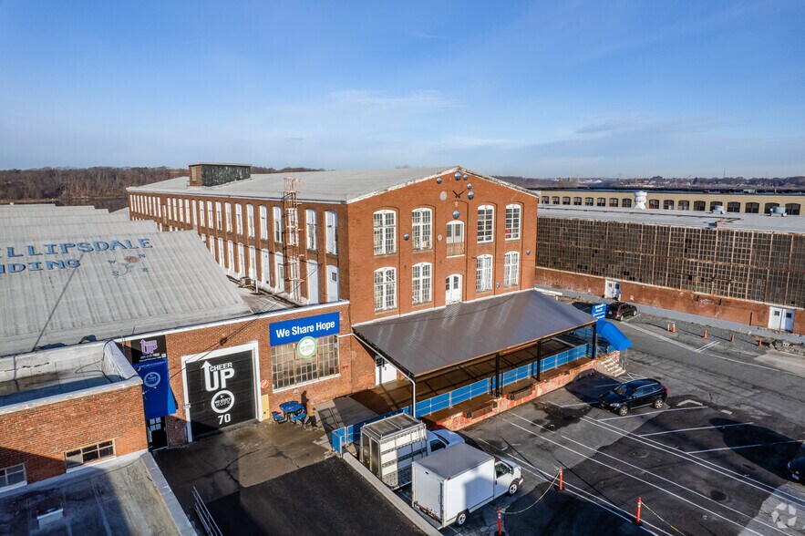 More Photos Of 310 Bourne Ave, Rumford Light Distribution For Lease