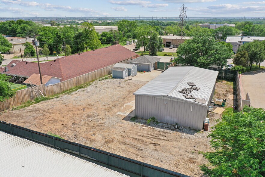 More Photos Of 2423 Hinton Dr, Irving Warehouse For Lease