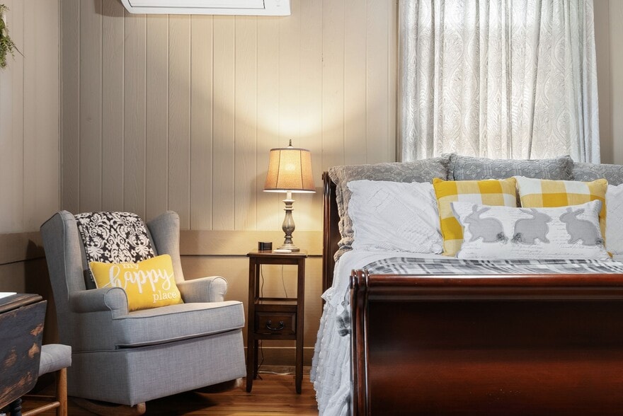 More Photos Of 207 W 2nd Ave, Easley Hospitality For Sale