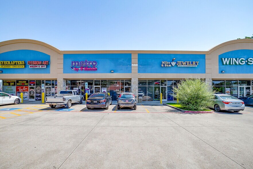 More Photos Of 1714 Precinct Line Rd, Hurst Unknown For Lease