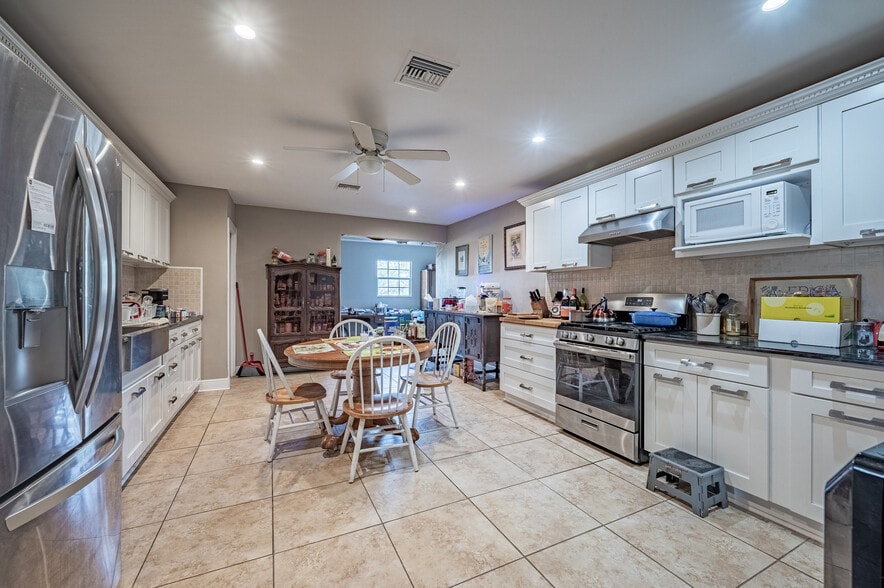 More Photos Of 160 W Haines Blvd, Lake Alfred Self Storage For Sale