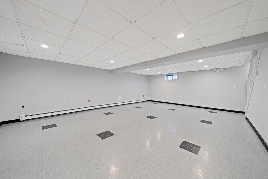More Photos Of 1221 Ocean St, Marshfield Flex For Sale