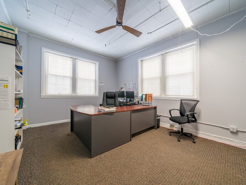 More Photos Of 50 Franklin St, Batavia Flex For Sale