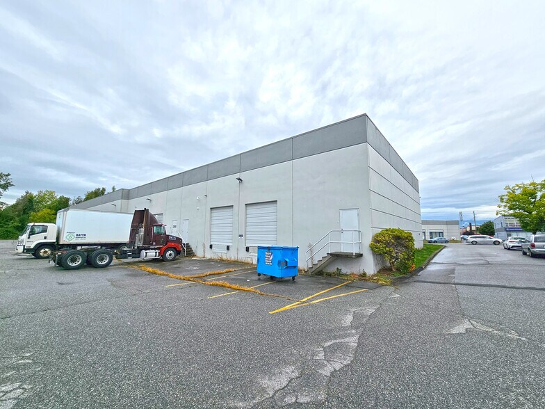 More Photos Of 11120 Bridgeport Rd, Richmond Warehouse For Lease