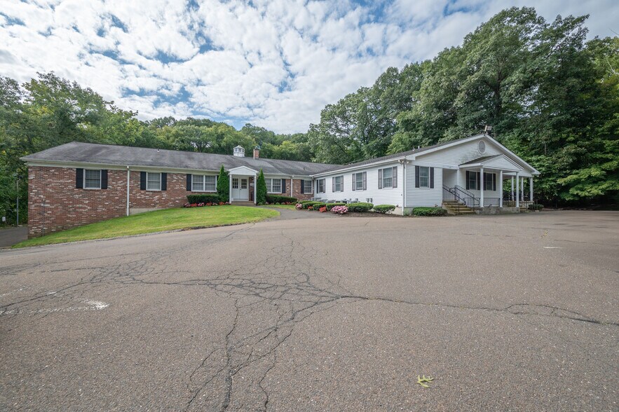 Primary Photo Of 172 Mount Pleasant Rd, Newtown Medical For Lease