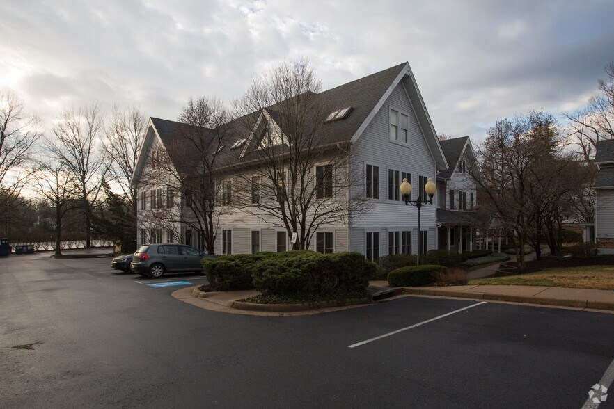 More Photos Of 300 N Washington St, Falls Church Office For Lease