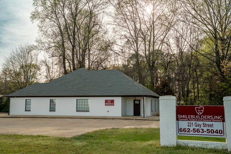 More Photos Of 221 Gay St, Batesville Medical For Sale