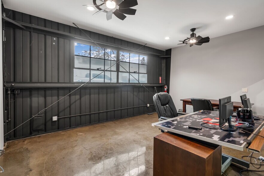 More Photos Of 2637 Saint Louis Ave, Signal Hill Warehouse For Sale