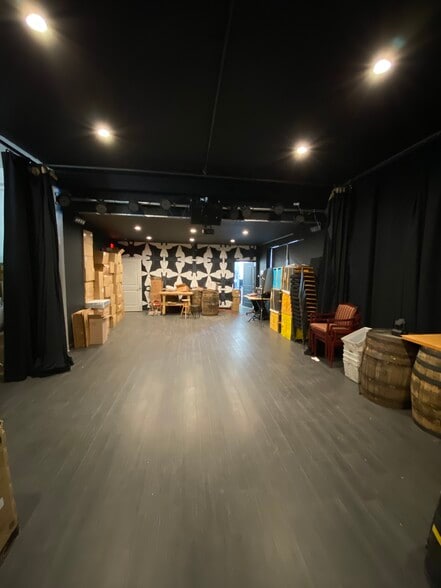 More Photos Of 72-76 N Broadway St, Des Plaines Light Distribution For Sale