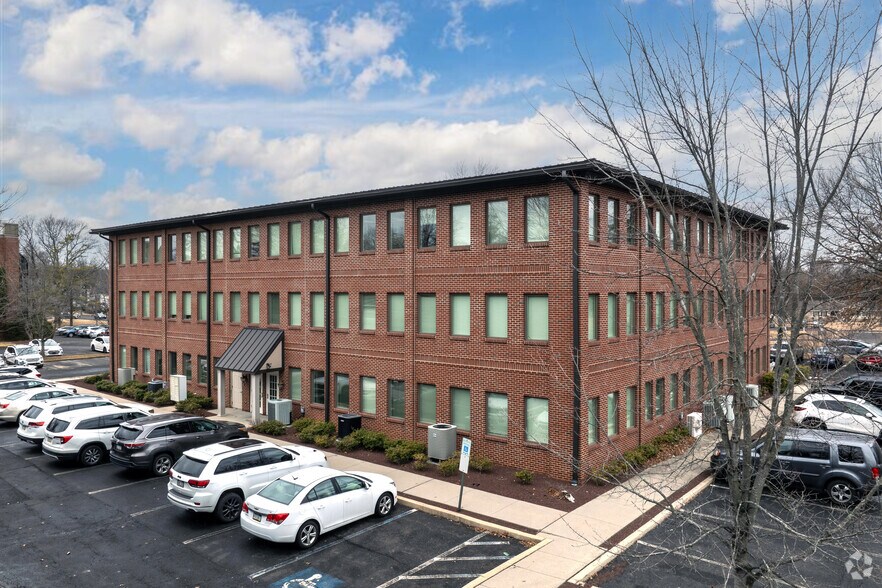 More Photos Of 370 E Maple Ave, Langhorne Office For Lease
