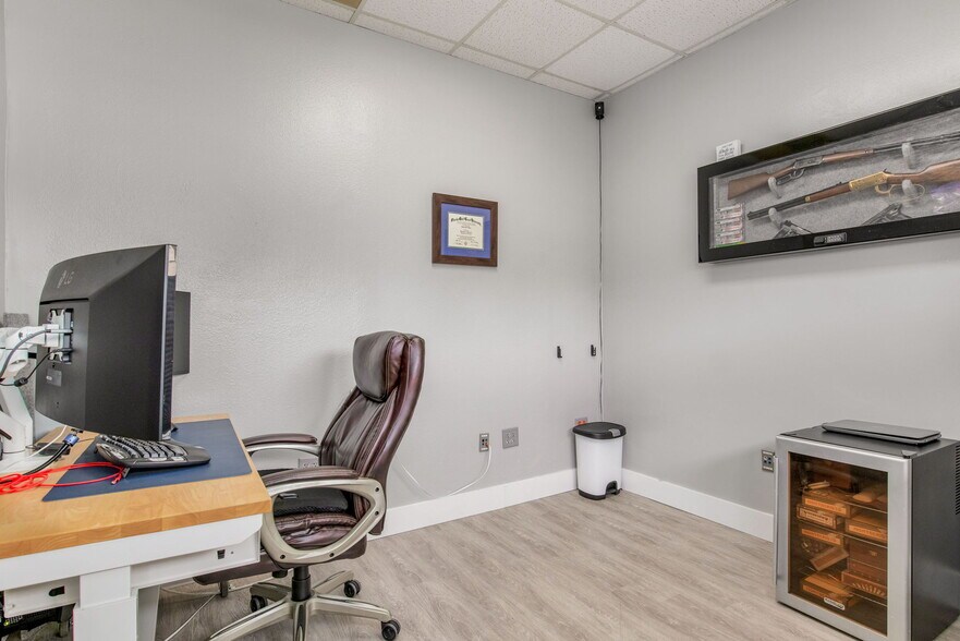 More Photos Of 913 Gulf Breeze Pky, Gulf Breeze Storefront Retail Office For Sale