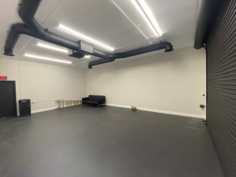 More Photos Of 147 E Foothill Blvd, Monrovia Storefront For Lease