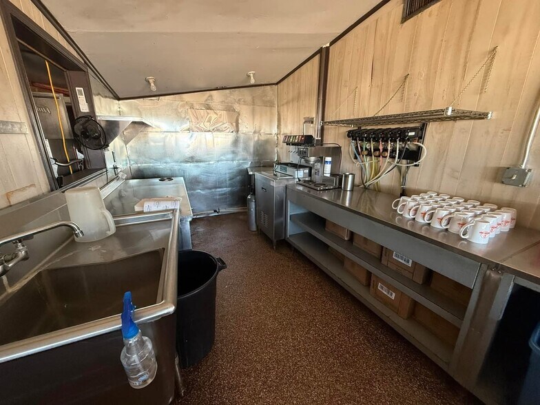 More Photos Of 507 E North Ave, Tonkawa Fast Food For Sale