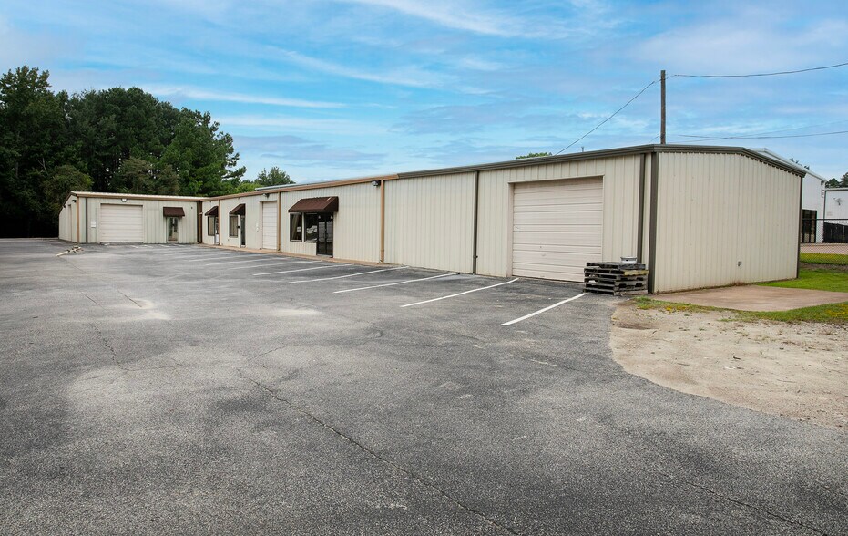 More Photos Of 13306 State Highway 110 S, Tyler Warehouse For Lease