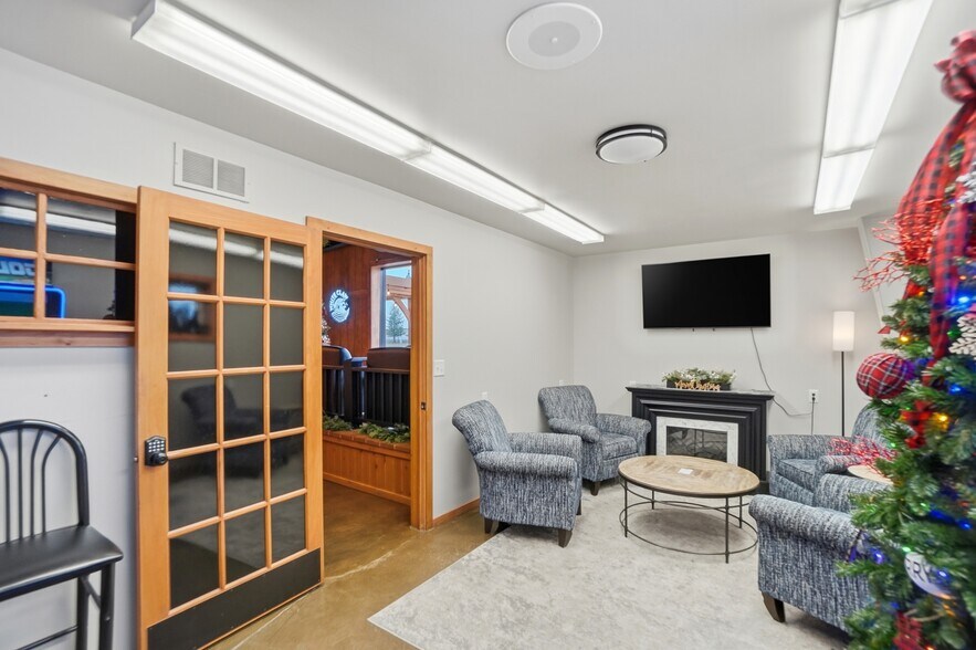 More Photos Of 2330 Bright Rd, Findlay Sports And Entertainment For Sale