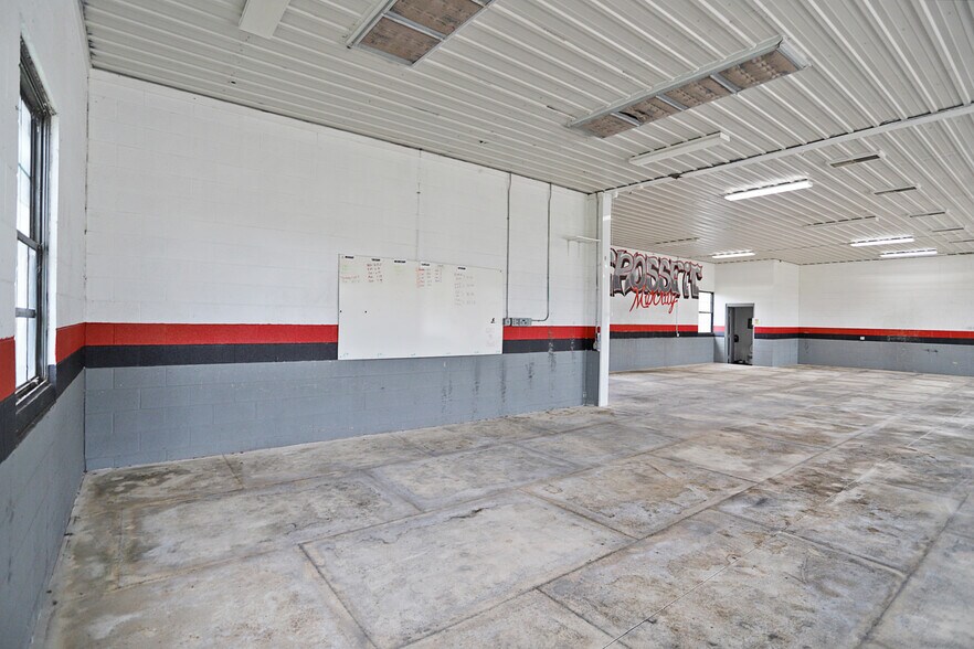 More Photos Of 1184 Poor Farm Rd, Murray Flex For Sale