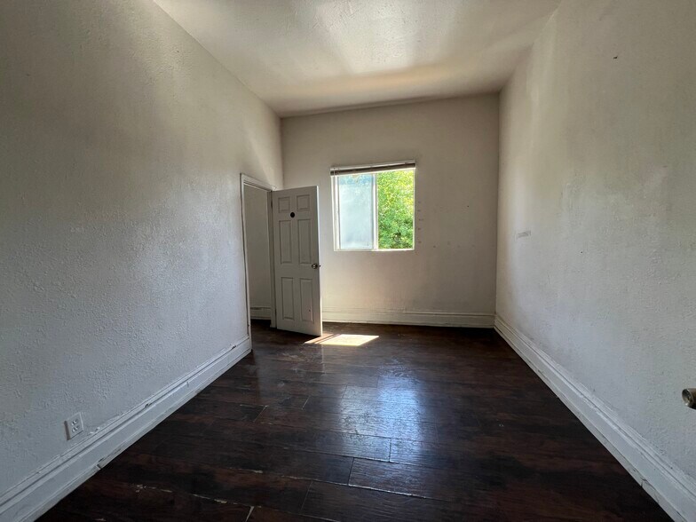 More Photos Of 931-941 N Madison St, Stockton Apartments For Sale