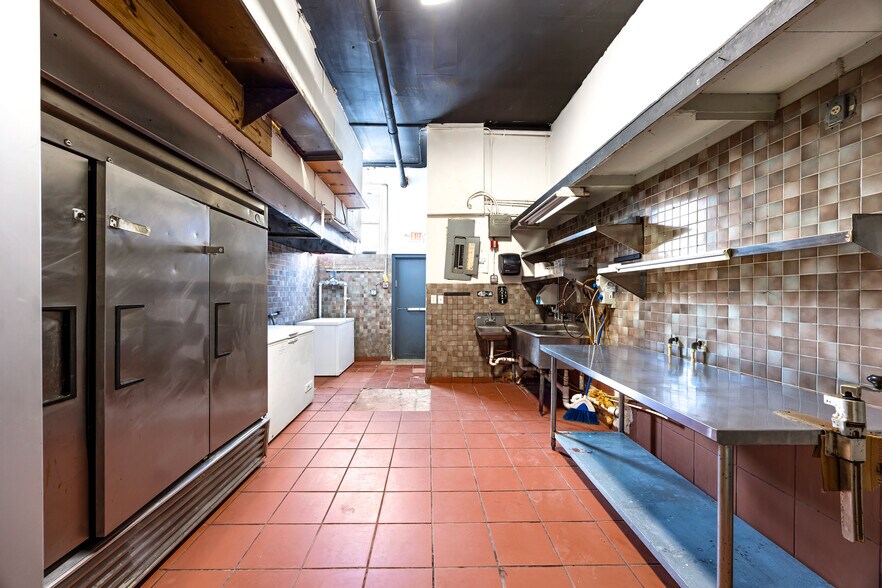 More Photos Of 225 95th St, Surfside Storefront For Lease