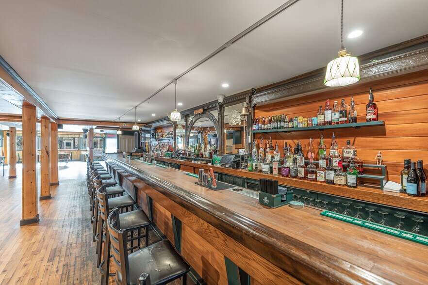 More Photos Of 30-32 Front St, Greenport Storefront Retail Residential For Sale