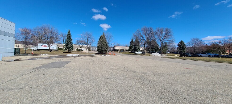 More Photos Of 2400 Pilot Knob Rd, Mendota Heights Light Manufacturing For Lease