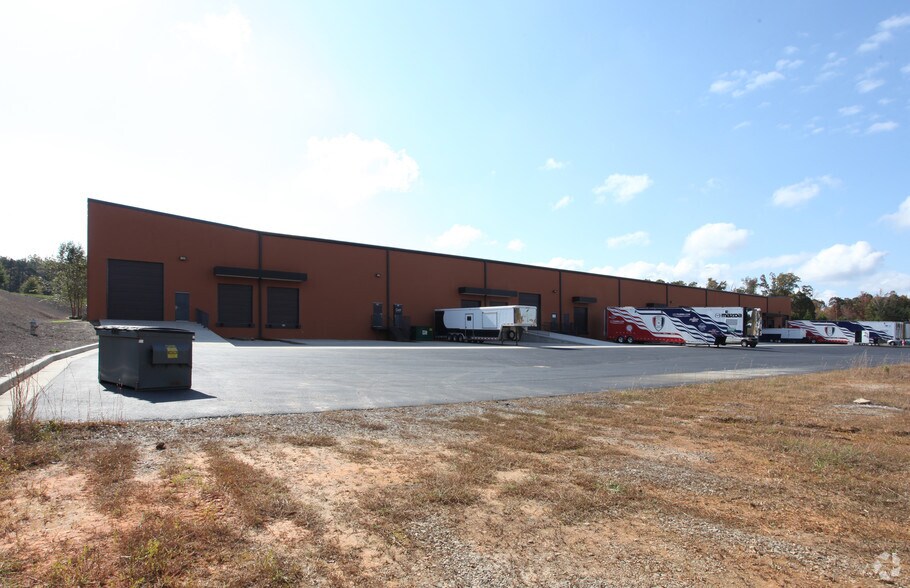More Photos Of 4034 Enterprise Way, Flowery Branch Warehouse For Lease
