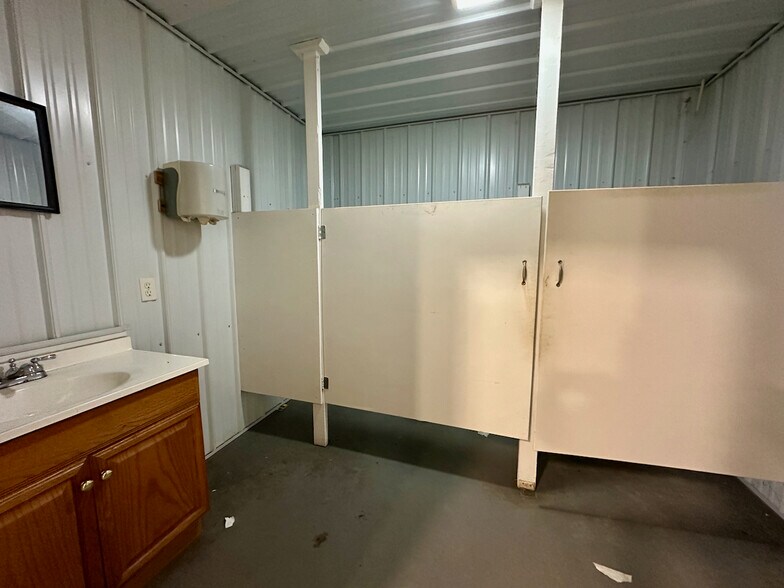 More Photos Of 7865 E Main Rd, Le Roy Warehouse For Lease