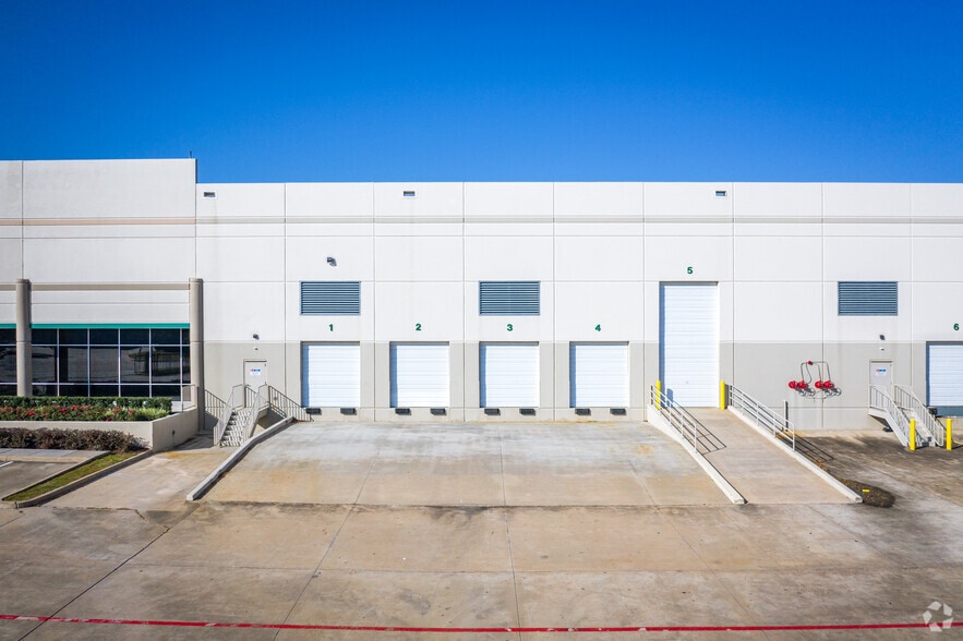 More Photos Of 7301-7401 Security Way, Houston Unknown For Lease