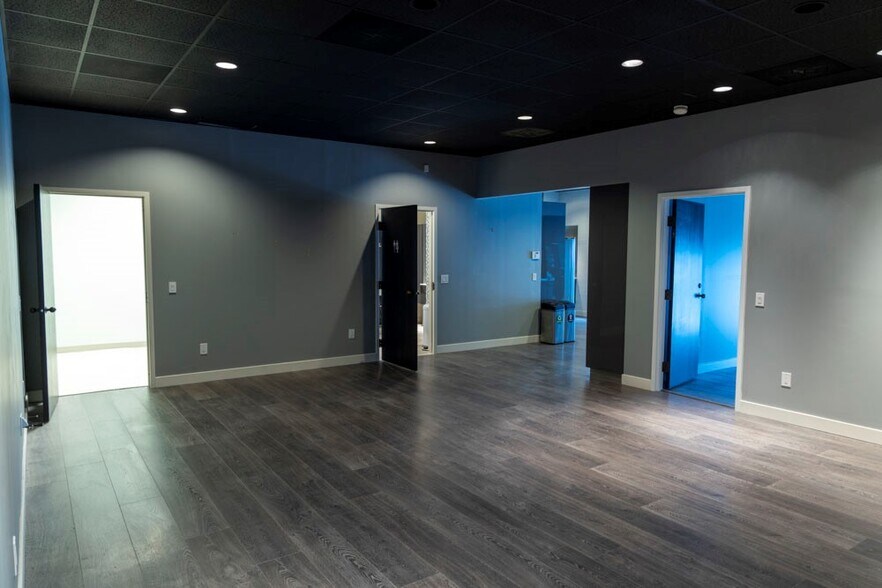 More Photos Of 4397 Federal Dr, Greensboro Flex For Lease