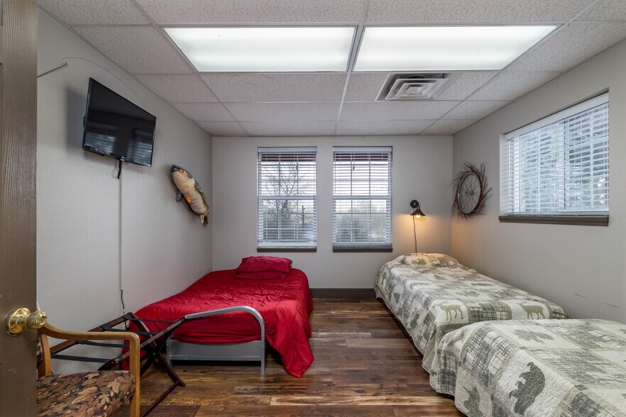 More Photos Of 609 S Middlefork Rd, Garden Valley Office For Sale