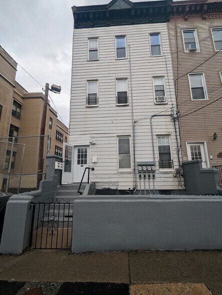 Primary Photo Of 254 Van Horne St, Jersey City Apartments For Sale