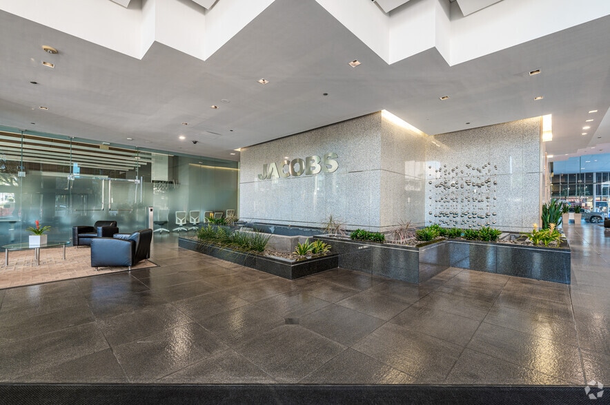 More Photos Of 1999 Bryan St, Dallas Office For Lease