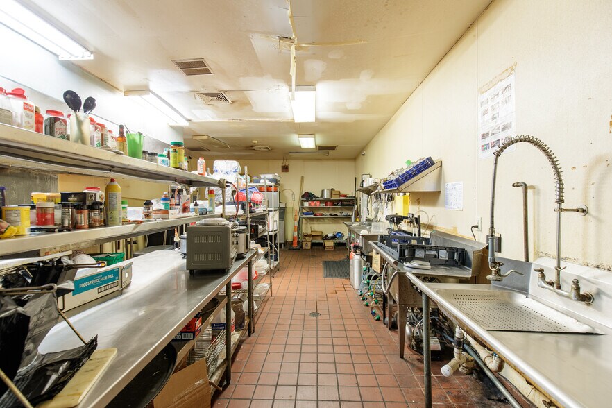 More Photos Of 1903 Baytree Pl, Valdosta Restaurant For Sale