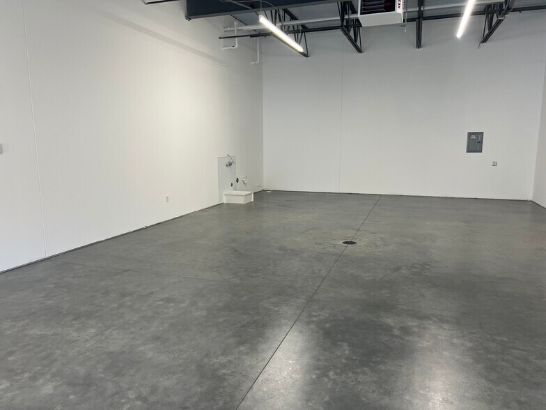 More Photos Of 440 Park Ct, Circle Pines Self Storage For Lease