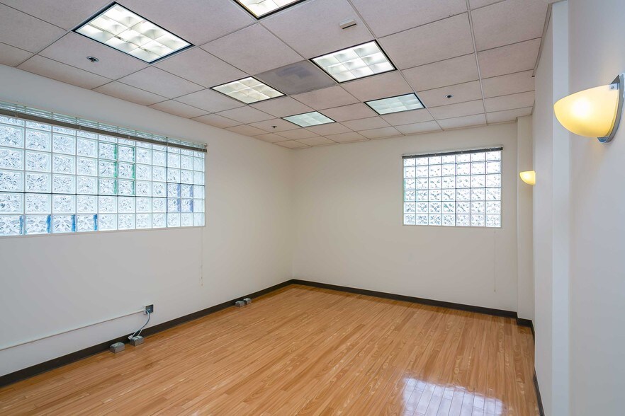 More Photos Of 2417 Beverly Blvd, Los Angeles Office For Lease