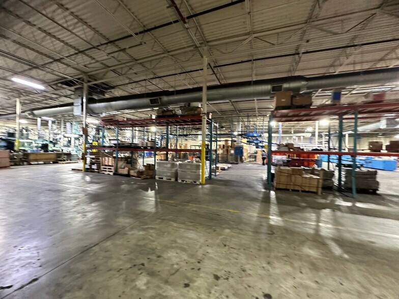 More Photos Of 311 W Central, Valdosta Manufacturing For Sale