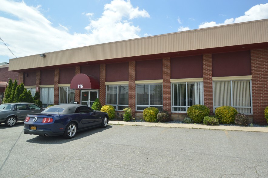 More Photos Of 108-122 New South Rd, Hicksville Warehouse For Lease