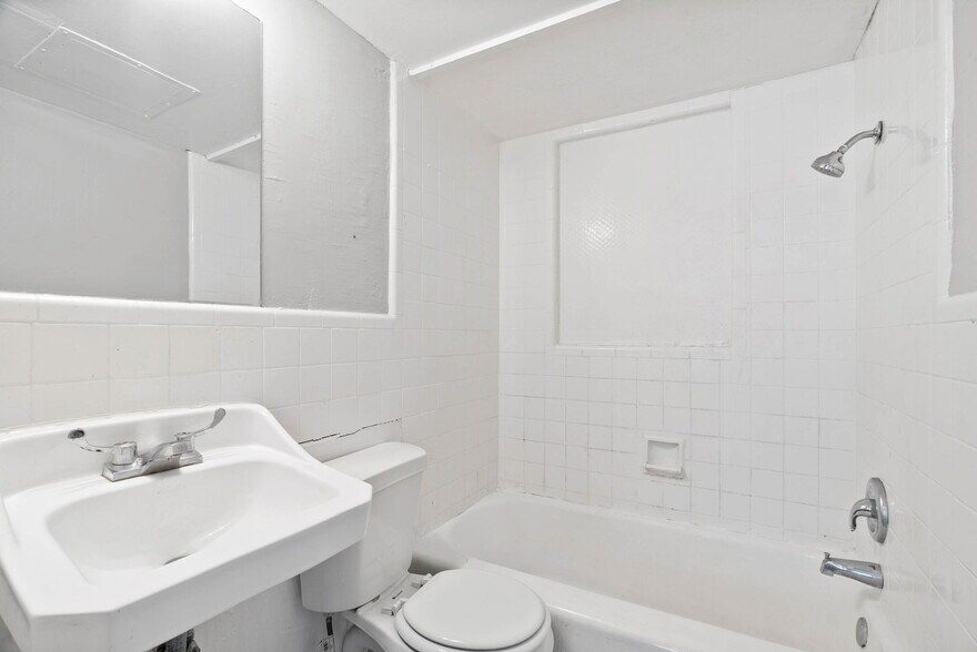 More Photos Of 615-619 S Tancahua St, Corpus Christi Apartments For Sale