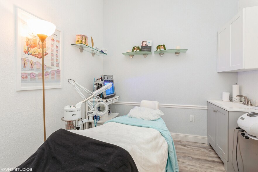 More Photos Of 221 Greenwich Cir, Jupiter Medical For Sale