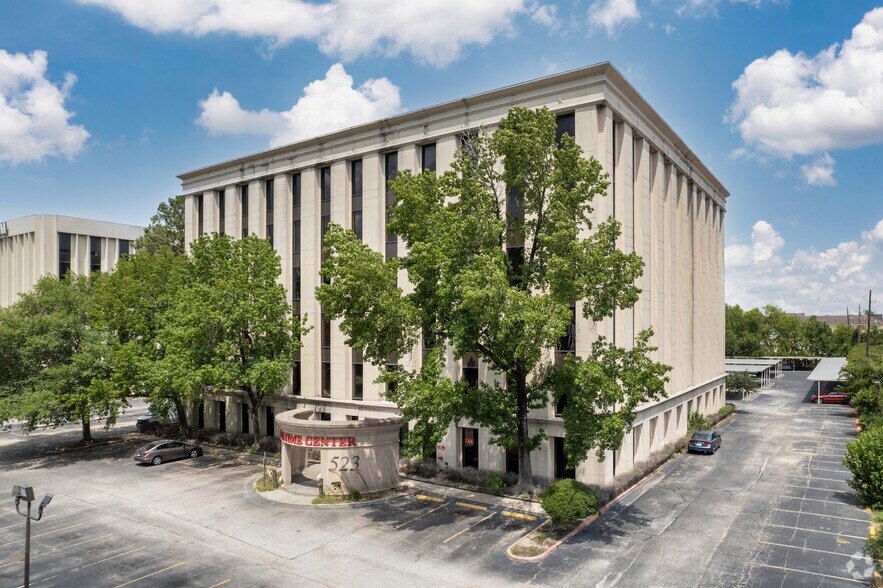 More Photos Of 519 N Sam Houston Pky E, Houston Medical For Lease