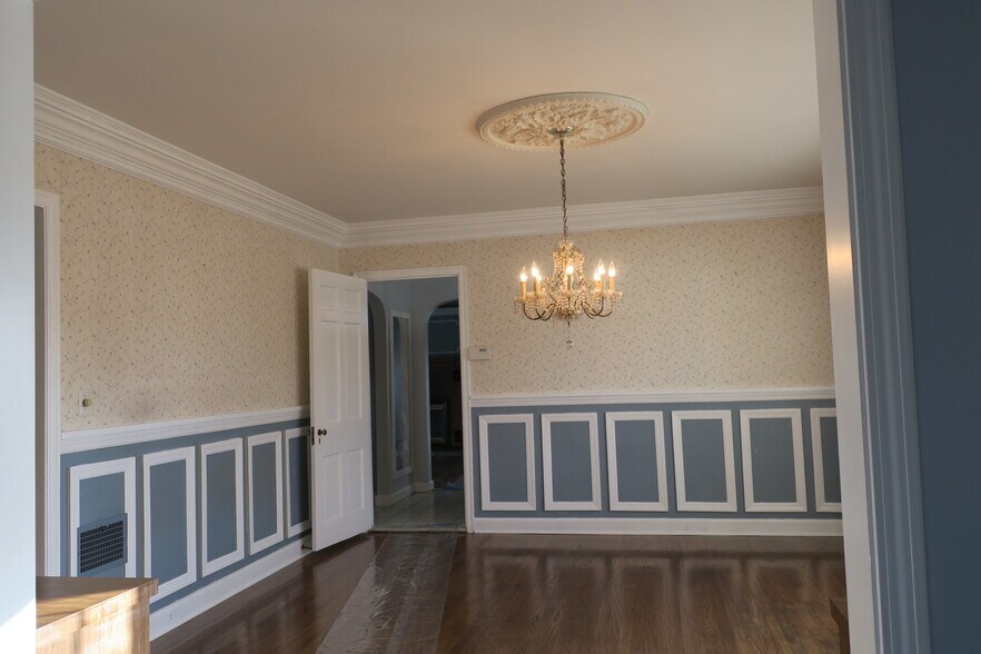 More Photos Of 529 Route 17M, Middletown Storefront Retail Residential For Sale