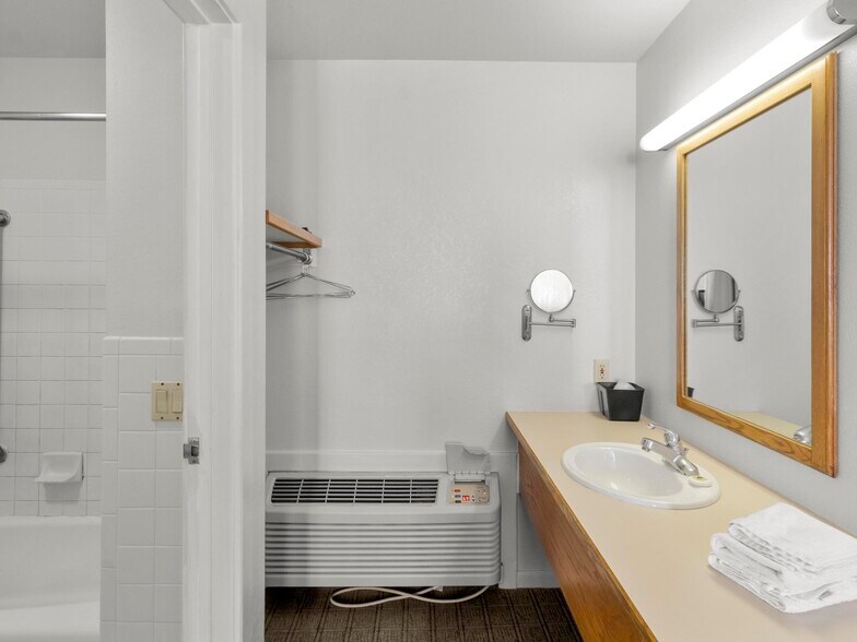 More Photos Of US 163 & San Juan River, Mexican Hat Hospitality For Sale