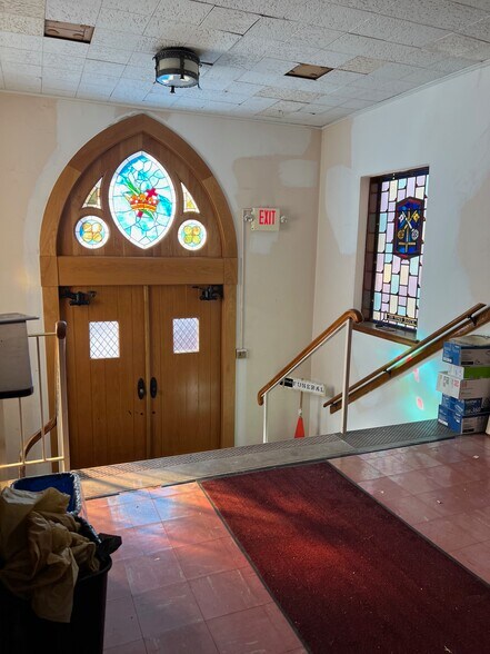 More Photos Of 295 Hudson Pl, Fairview Flex For Sale