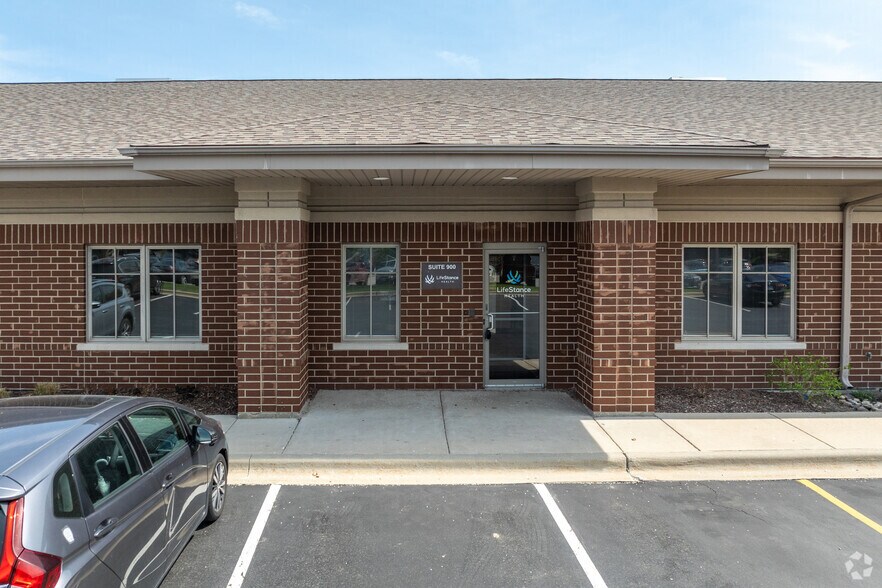 More Photos Of 1500 Eisenhower Ln, Lisle Office For Sale